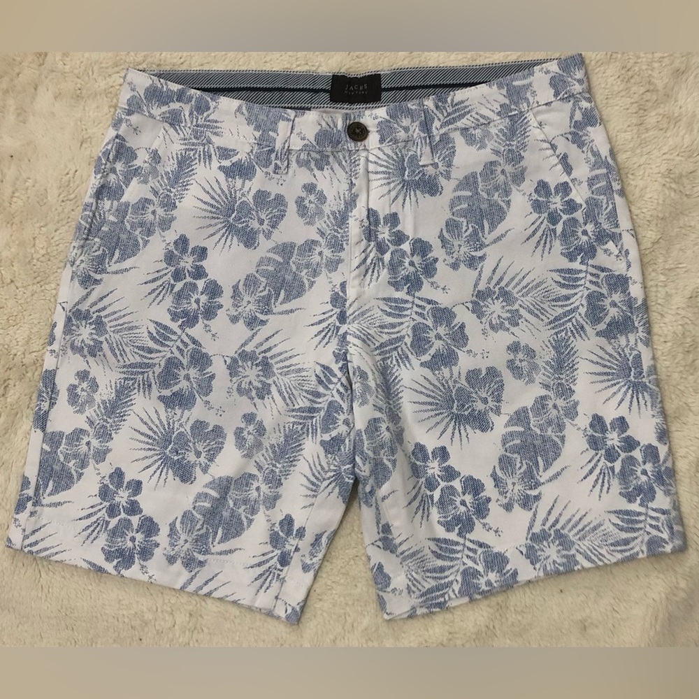 Short for men, brand Jachs New York, size 31, color white with flowers.